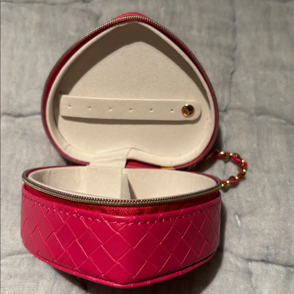 NWOT Pink Heart Woven Travel Jewelry Organizer.